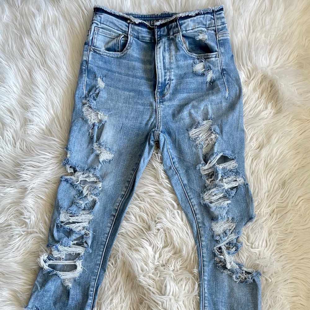 American Eagle SUPER Destroyed Super High Rise Jeans